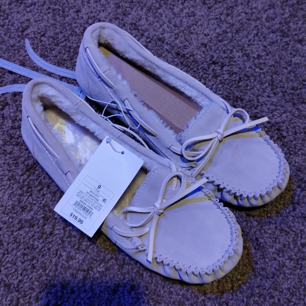 Size 9 women's moccasin slippers new